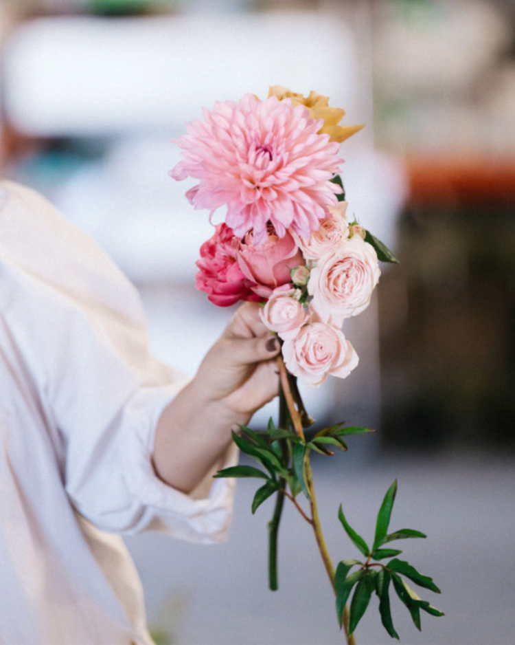 RETAIL FLORISTS